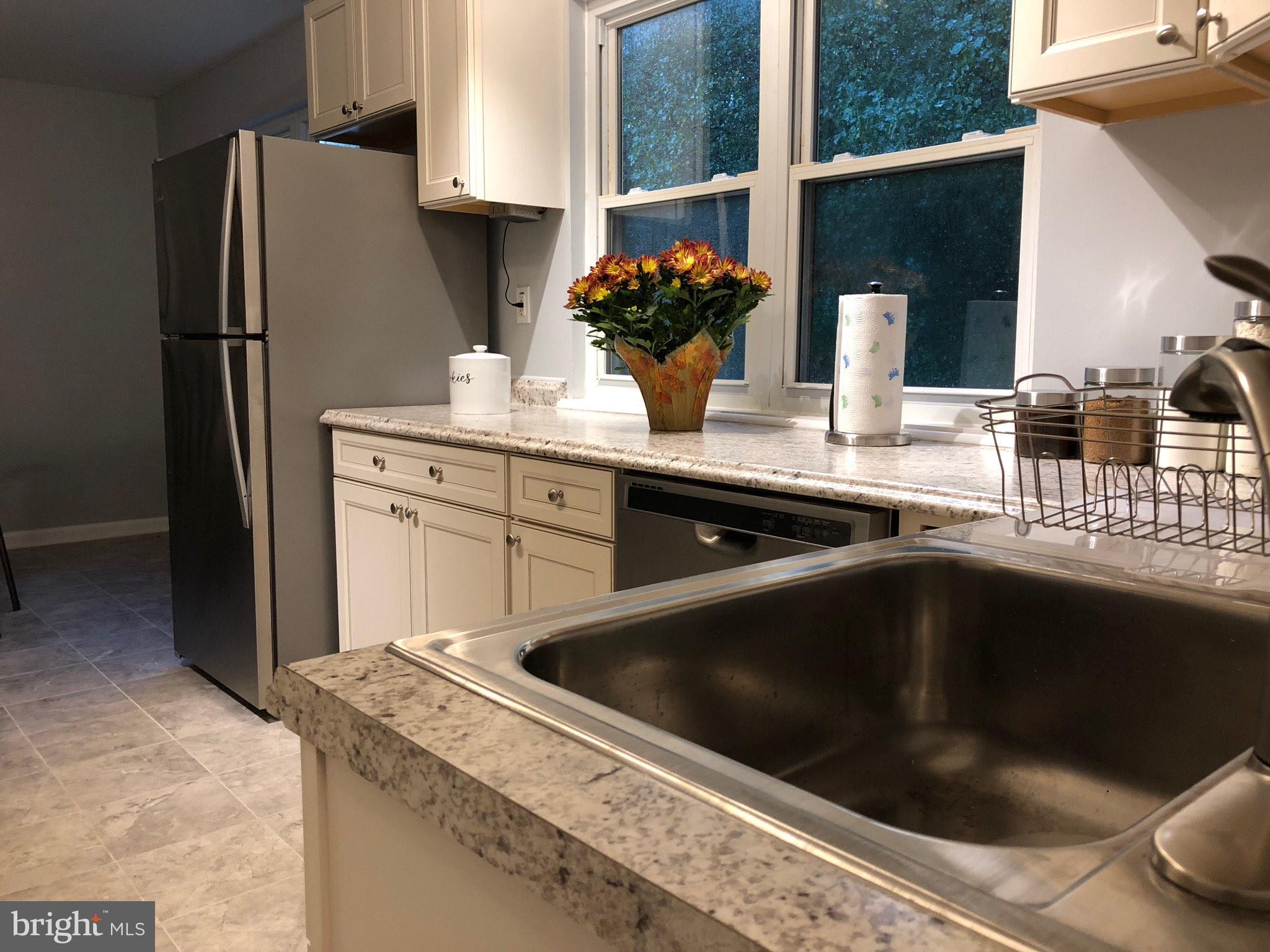 7804 Miller Fall Road Derwood, MD 20855 - Photo 8 of 27 Kitchen