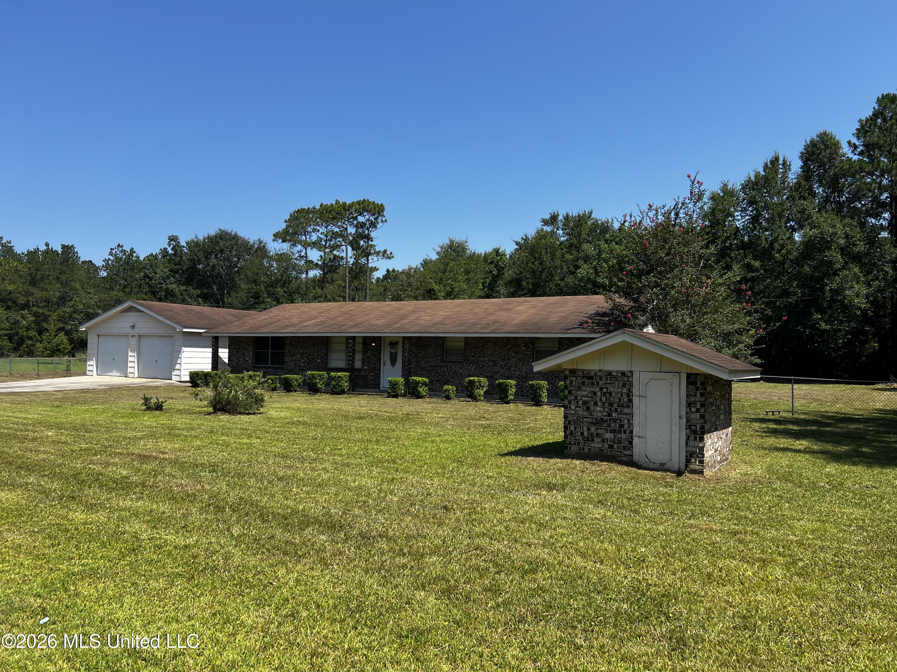 6301 Cleo Drive Moss Point, MS 39562 - Photo 6 of 42 IMG_2863
