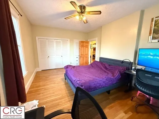 a bed room with a bed