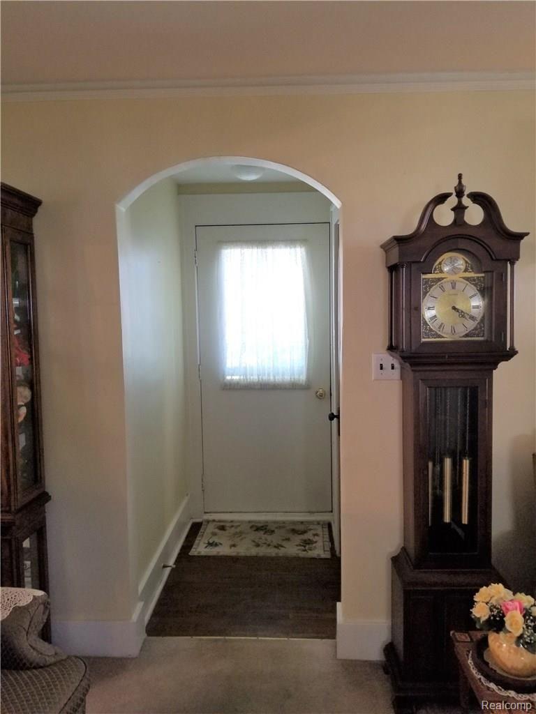 509 Isbell Street Howell, MI 48843 - Photo 13 of 29 entryway.jpg