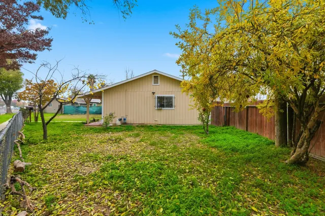 $300,000 | 411 Sierra Drive, Modesto, CA 95351