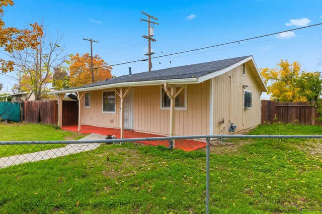 $300,000 | 411 Sierra Drive, Modesto, CA 95351