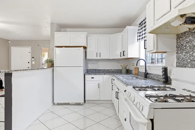 $300,000 | 411 Sierra Drive, Modesto, CA 95351