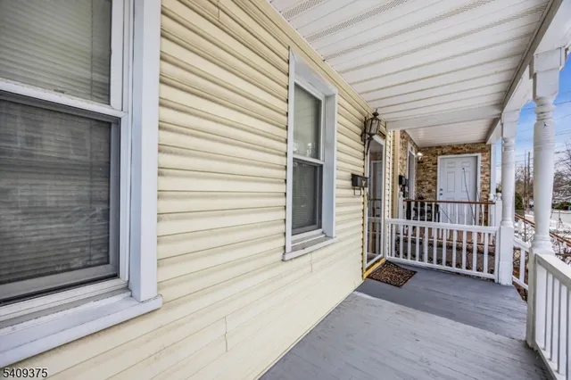 a view of livingroom with furniture