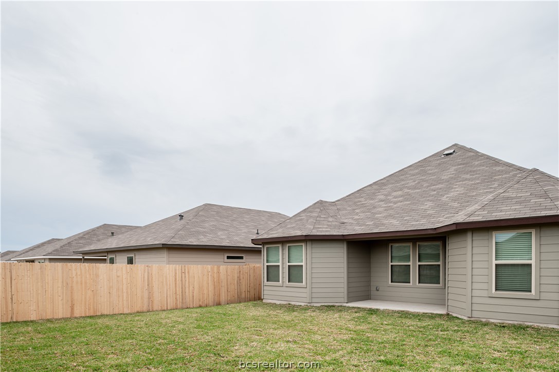 2159 Chief Street Bryan, TX 77807 - Photo 19 of 22 a backyard of a house