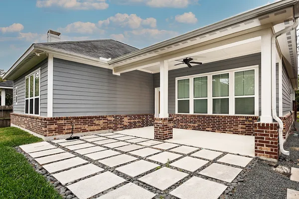 $425,000 | 115 Cherry Oak Lane, Montgomery, TX 77316