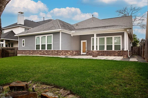 $425,000 | 115 Cherry Oak Lane, Montgomery, TX 77316