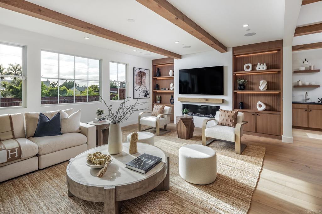 828 Conestoga Court Encinitas, CA 92024 - Photo 3 of 36 Great Room