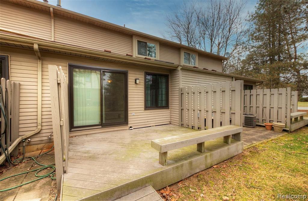 2557 South Commerce Road Wolverine Lake, MI 48390 - Photo 19 of 22