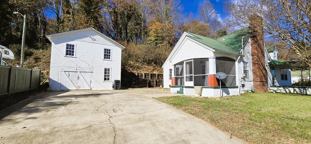 84 Logan Street Ellijay, GA 30540 - Photo 2 of 59