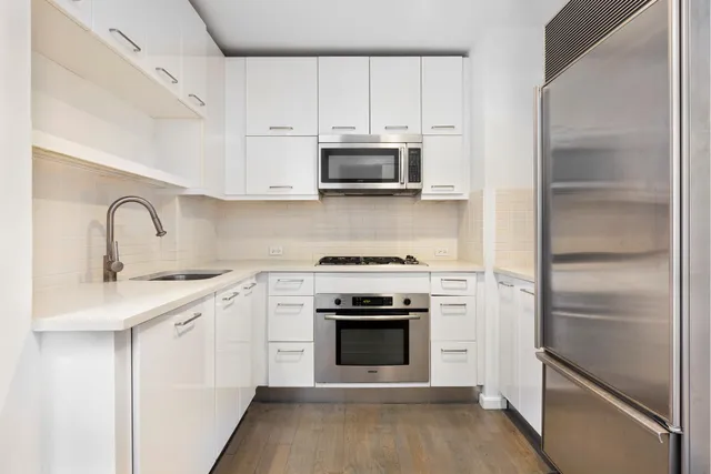 $4,000 | West 42nd Street | Hell's Kitchen