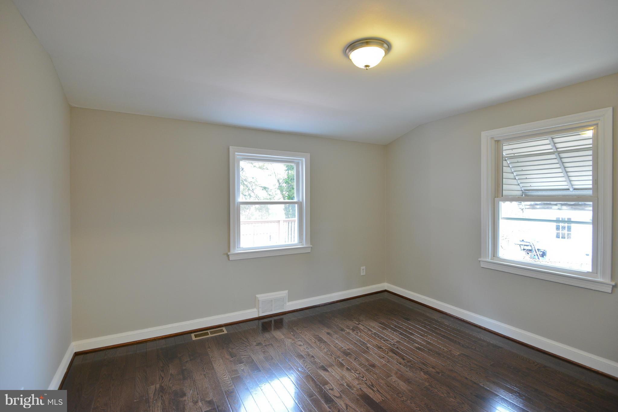 2002 Hayden Road Hyattsville, MD 20782 - Photo 23 of 29 Living Room