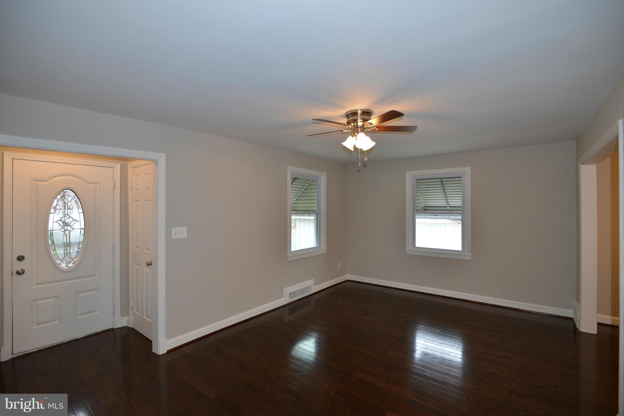 2002 Hayden Road Hyattsville, MD 20782 - Photo 5 of 29 Living Room