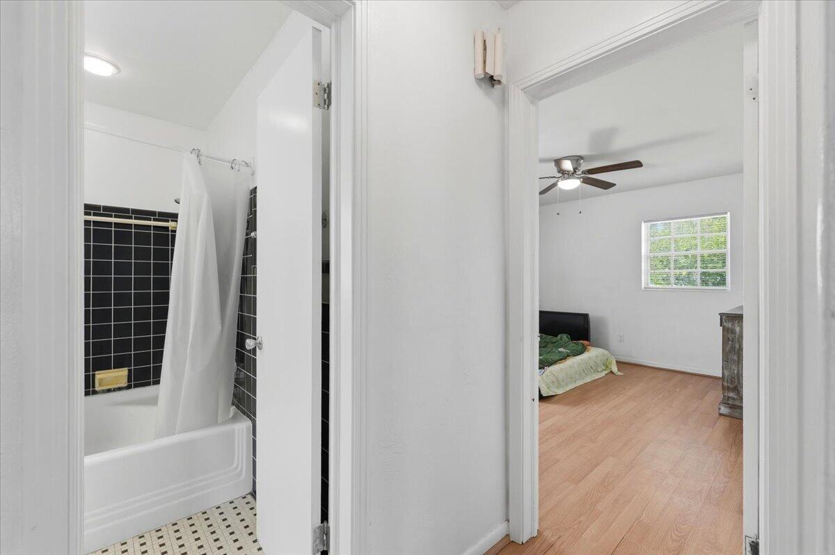 1408 New Jersey Road Lakeland, FL 33803 - Photo 36 of 58 39-Hallway