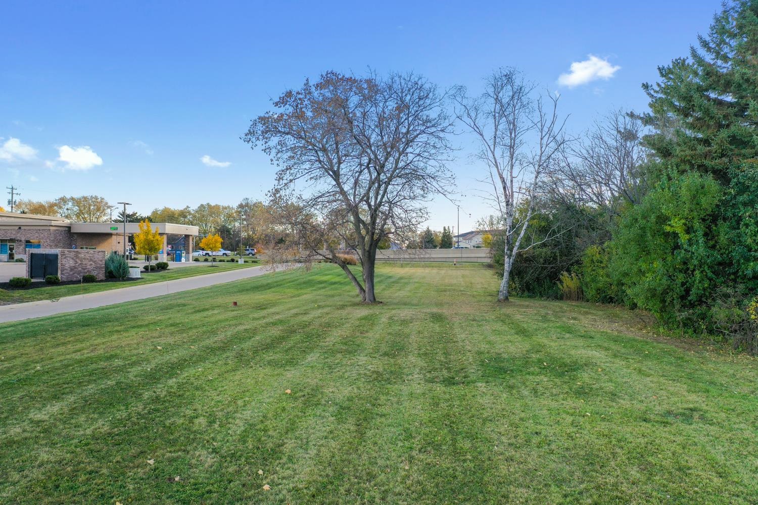 1875 Rath Lane Oshkosh, WI 54902 - Photo 2 of 9