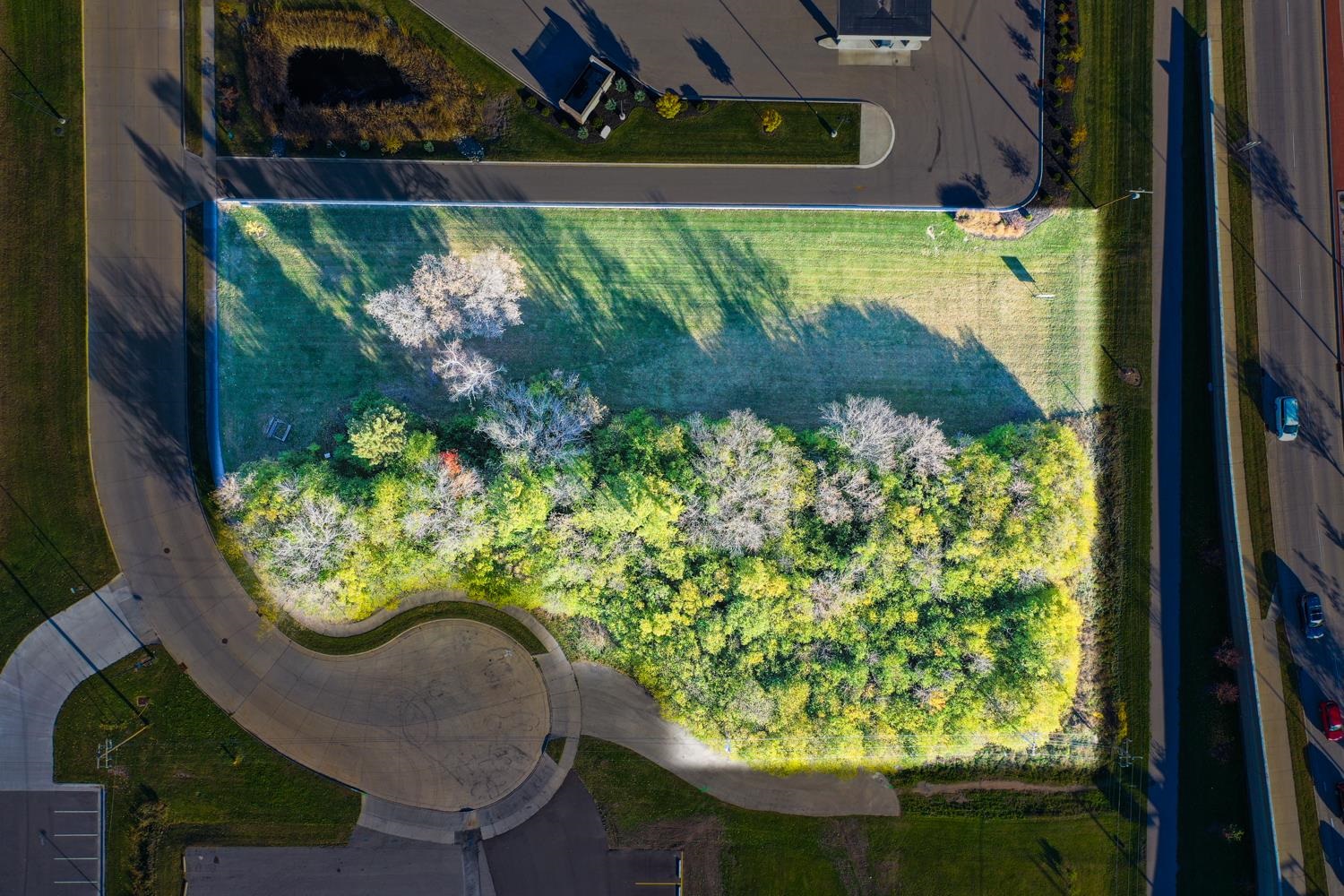 1875 Rath Lane Oshkosh, WI 54902 - Photo 3 of 9