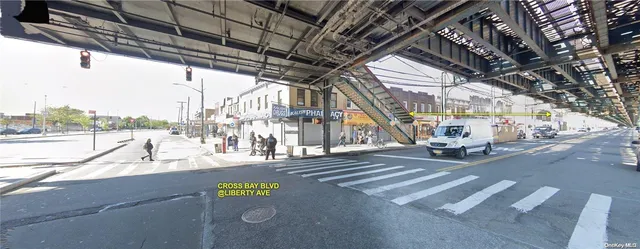 a view of a parking area