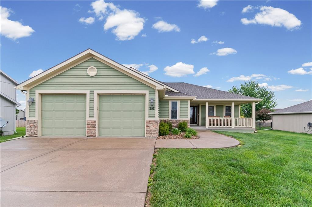 910 Timberline Drive Cameron, MO 64429 - Photo 1 of 39
