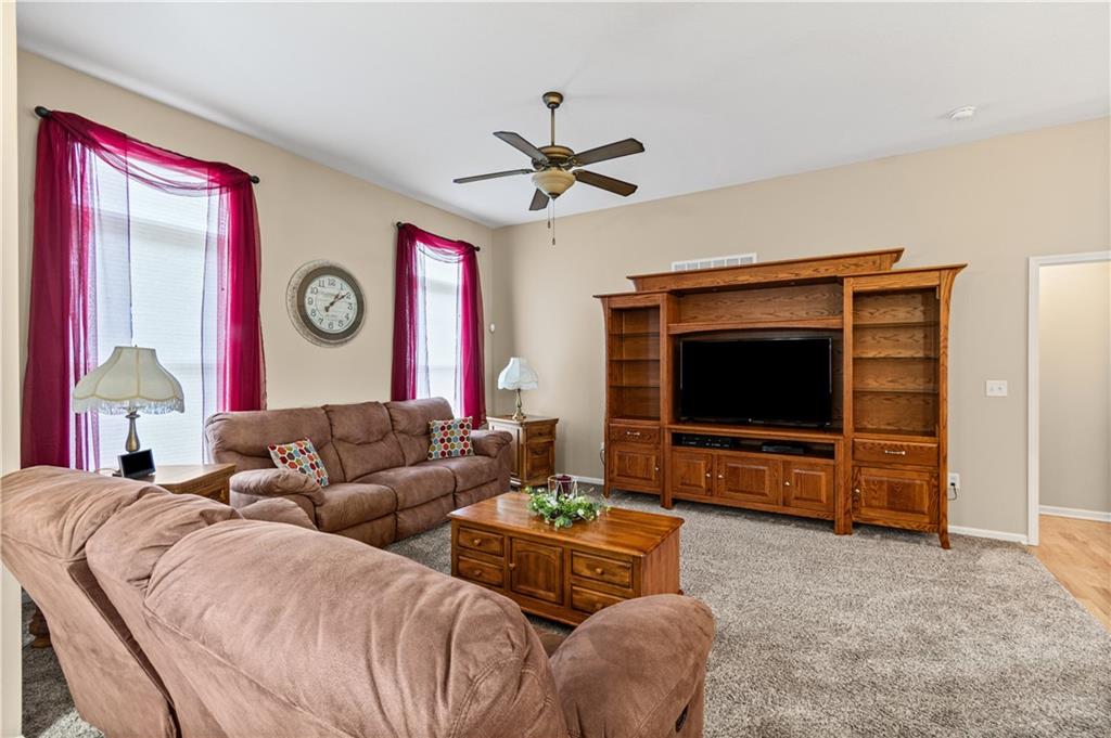 910 Timberline Drive Cameron, MO 64429 - Photo 4 of 39