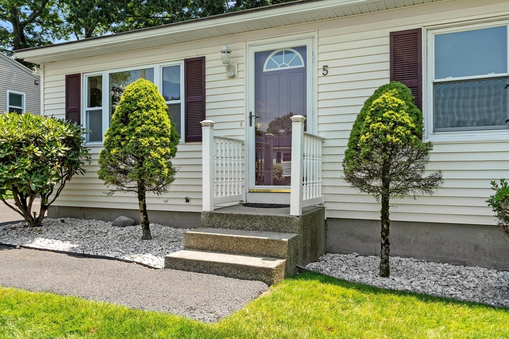 5 Aspen Road Springfield, MA 01128 - Photo 2 of 38