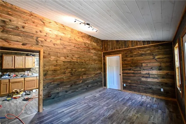 $285,000 | 8655 Southeast 54th Highway, Collins, MO 64738