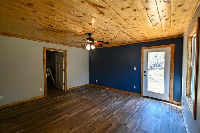 $285,000 | 8655 Southeast 54th Highway, Collins, MO 64738