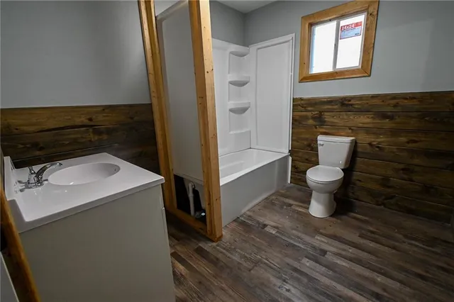 $285,000 | 8655 Southeast 54th Highway, Collins, MO 64738