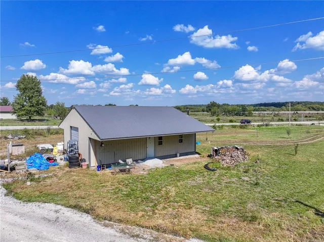 $285,000 | 8655 Southeast 54th Highway, Collins, MO 64738