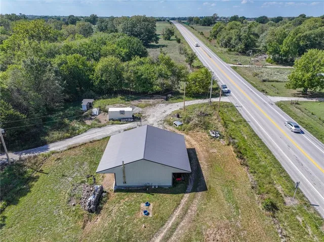 $285,000 | 8655 Southeast 54th Highway, Collins, MO 64738