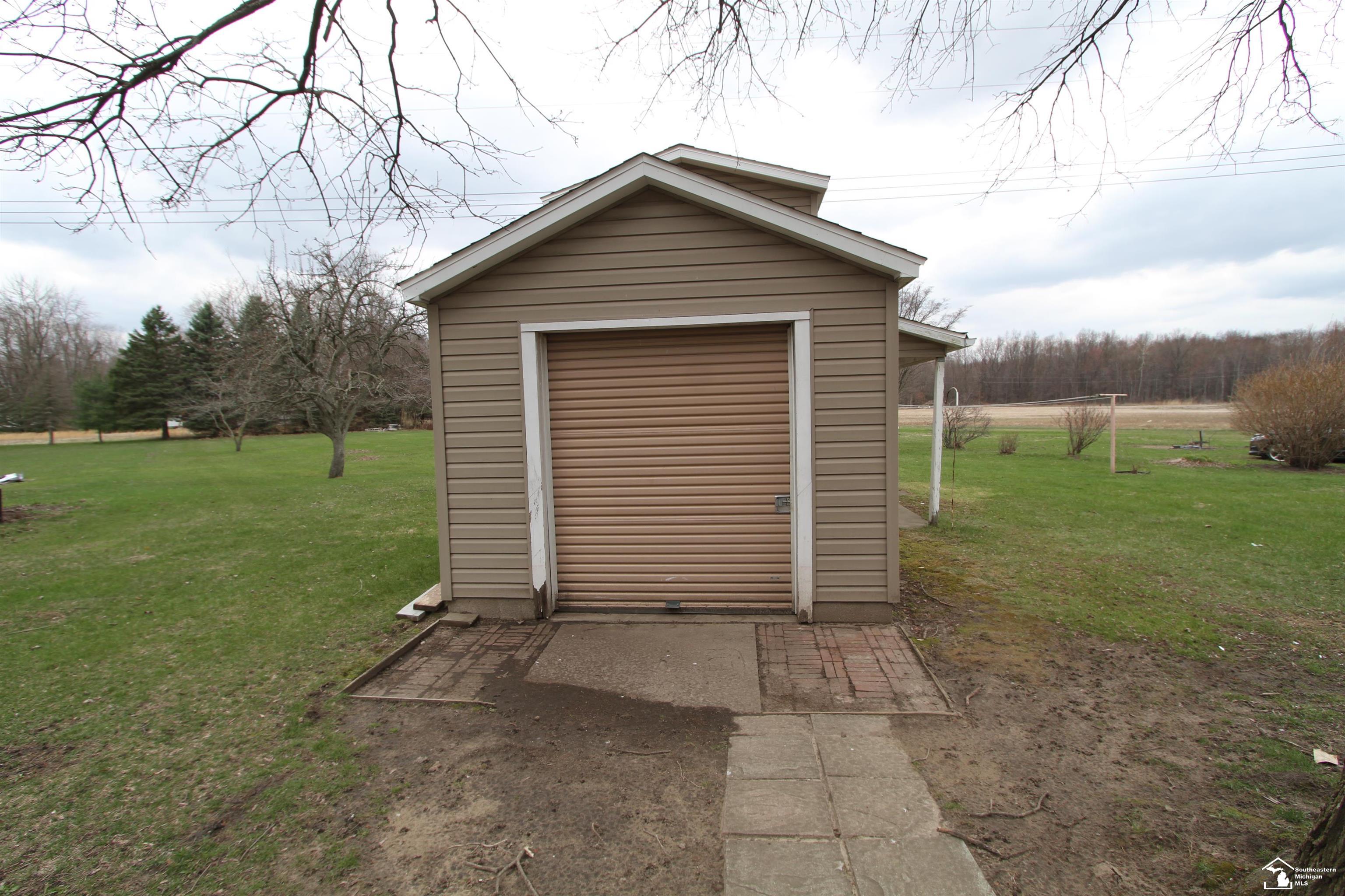 6065 War Road Monroe, MI 48162 - Photo 5 of 38