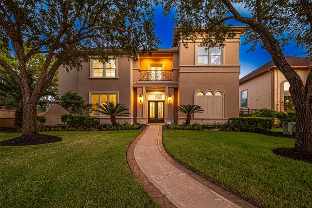 a view of a house with a backyard