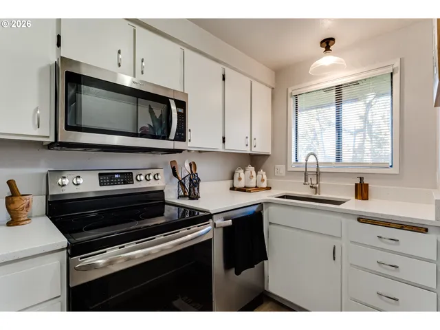 $255,000 | 1432 Fetters Loop, Eugene, OR 97402