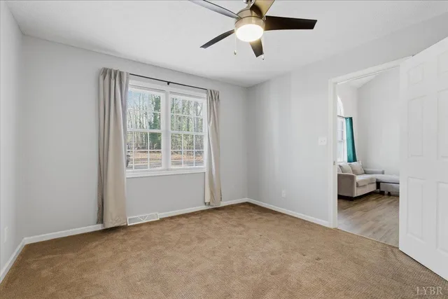 a view of livingroom with furniture