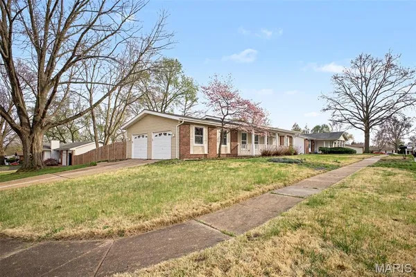$219,900 | 668 Talon Drive, Florissant, MO 63031