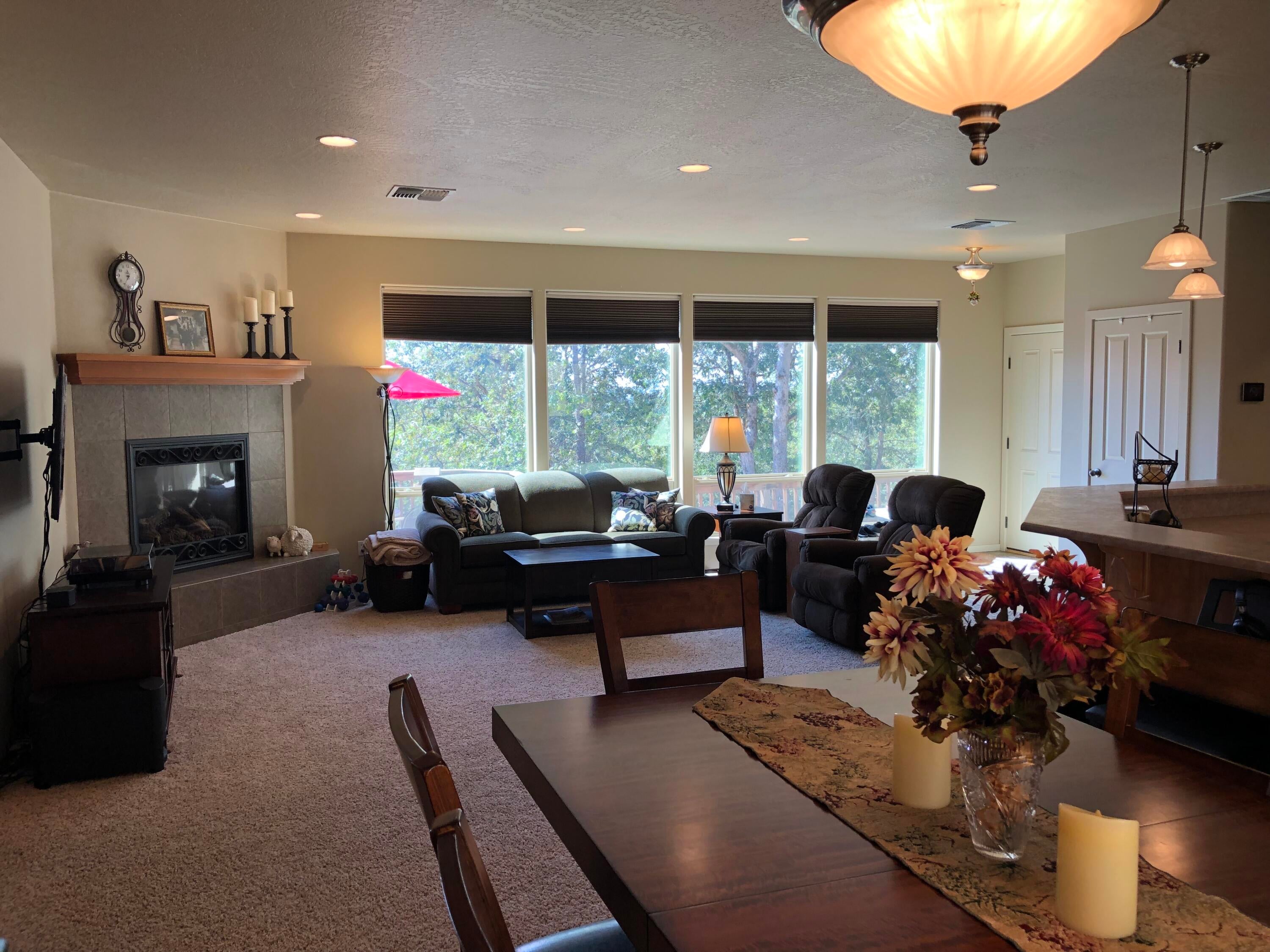 705 Three Pines Road Grants Pass, OR 97526 - Photo 25 of 47 Great room