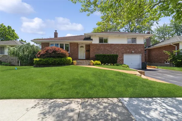 $1,195,000 | 204 Halsey Avenue, Jericho, NY 11753