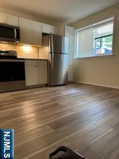 $1,450 | 334 Grand Avenue, Unit 10, Leonia, NJ 07605