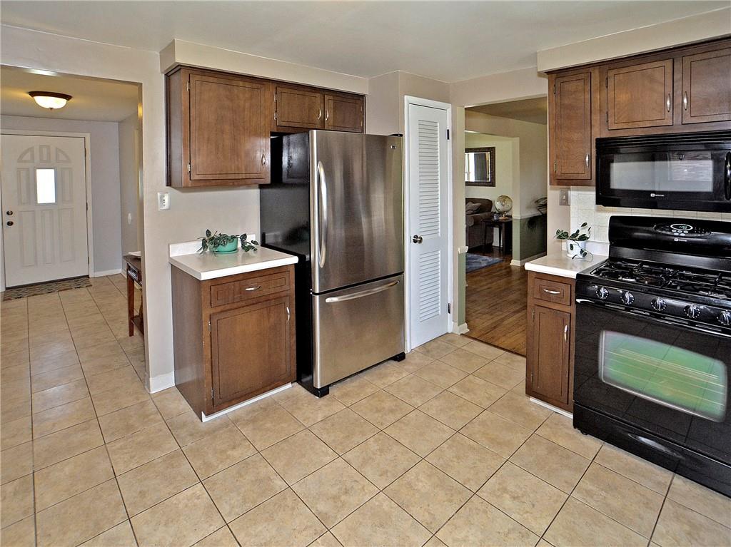 208 Rush Valley Road Monroeville, PA 15146 - Photo 4 of 25 Gallery Image 4