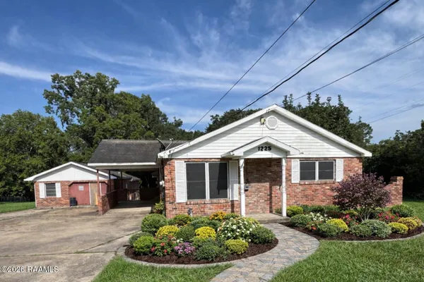 $189,000 | 1225 South Railroad Avenue, Opelousas, LA 70570