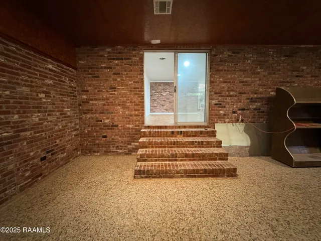 $210,000 | 1225 South Railroad Avenue, Opelousas, LA 70570