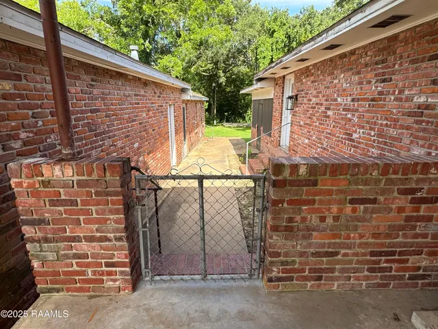 $210,000 | 1225 South Railroad Avenue, Opelousas, LA 70570