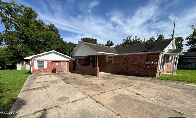 $210,000 | 1225 South Railroad Avenue, Opelousas, LA 70570