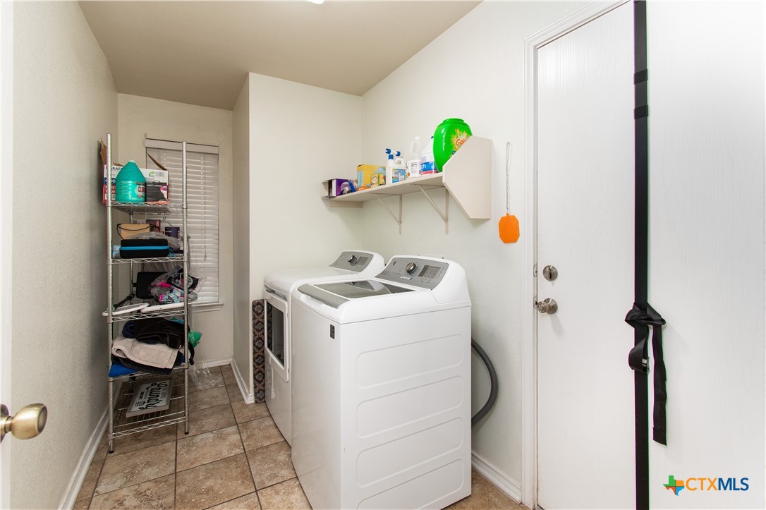 322 Fallen Leaf Lane Temple, TX 76502 - Photo 10 of 26 a utility room with dryer and washer