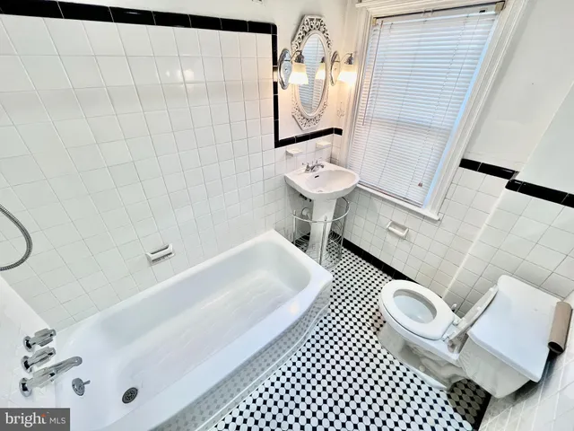 $2,250 | 1223 Cobbs Street, Drexel Hill, PA 19026