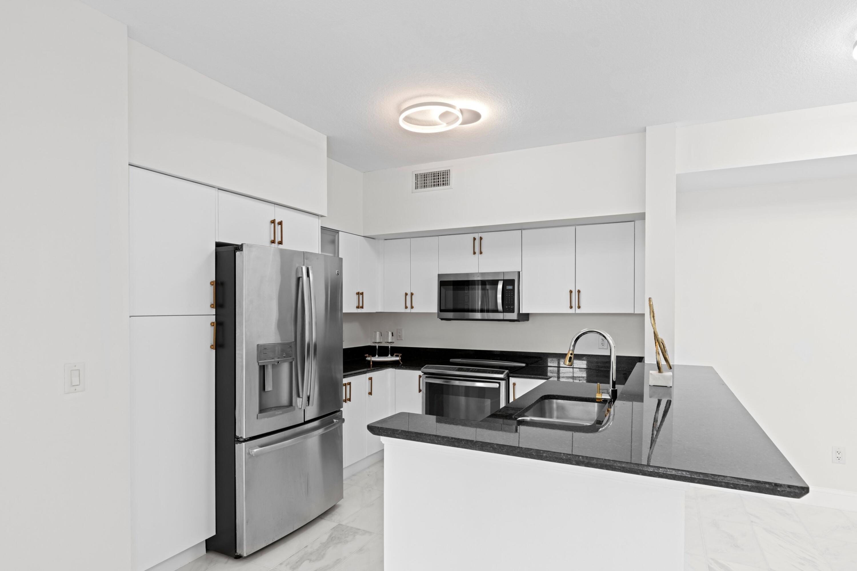 233 South Federal Highway, Unit 405 Boca Raton, FL 33432 - Photo 11 of 45 Kitchen