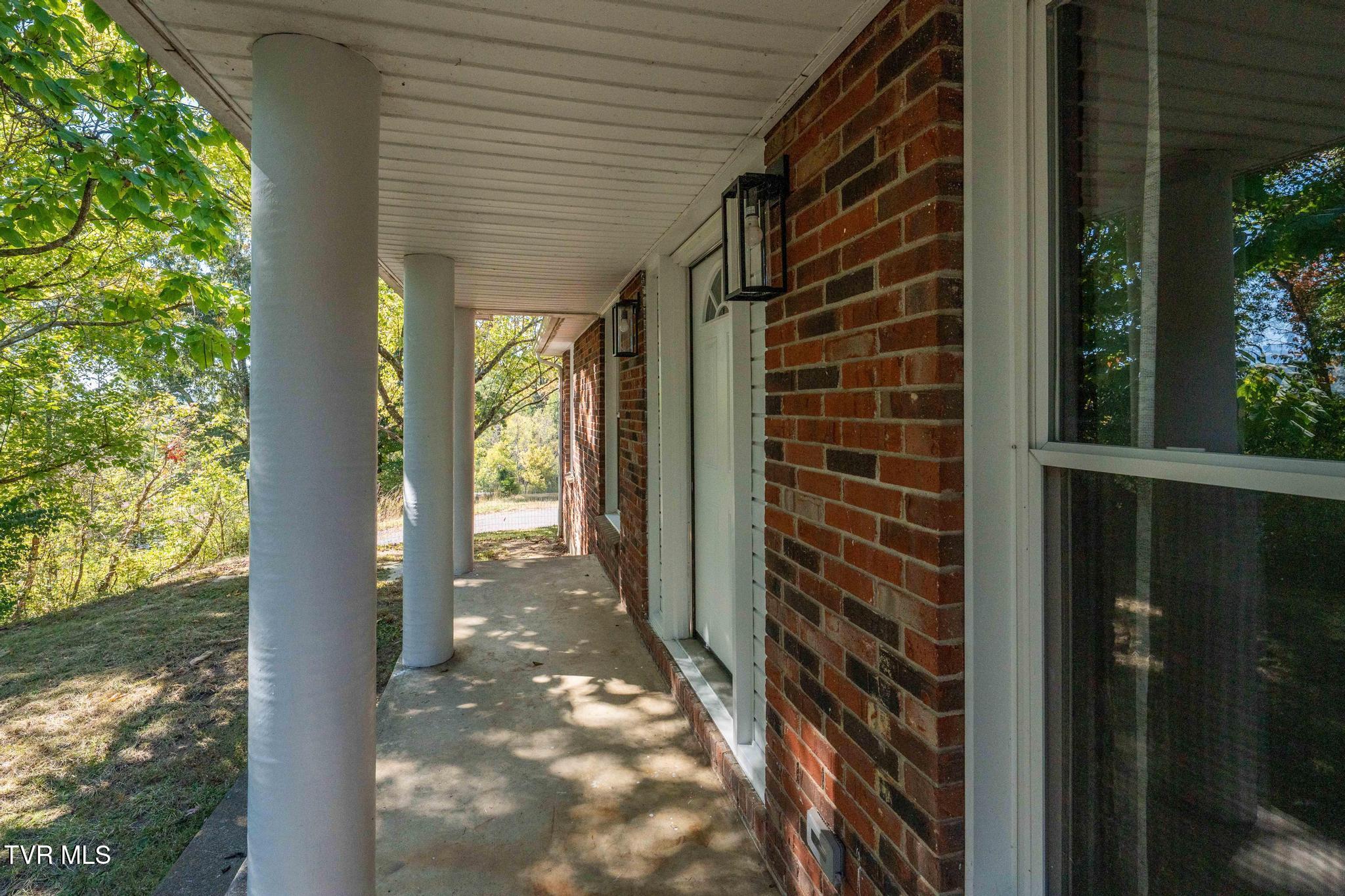 338 Gifford Road Bristol, TN 37620 - Photo 11 of 57 Front Porch