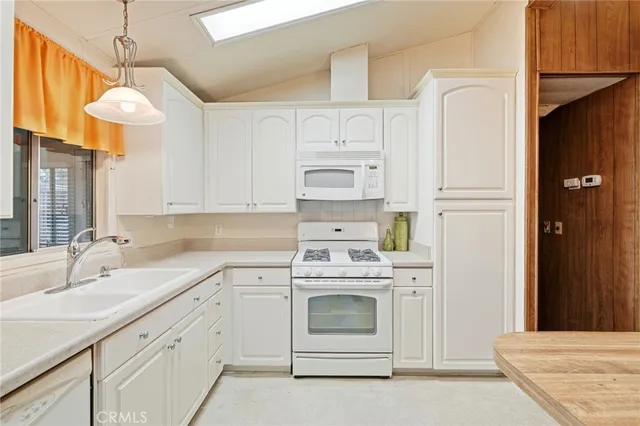 $129,999 | 9051 Laurel Canyon Boulevard, Unit 7, Sun Valley, CA 91352