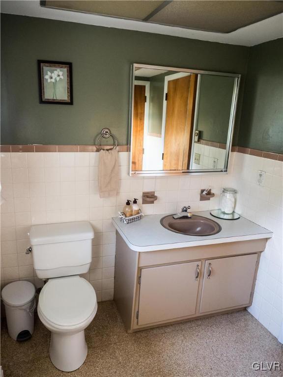 948 Engler Road Nazareth, PA 18064 - Photo 17 of 38 a bathroom with a toilet sink and mirror
