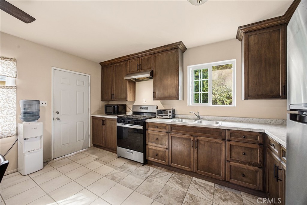 3515 Ross Street Riverside, CA 92503 - Photo 9 of 27