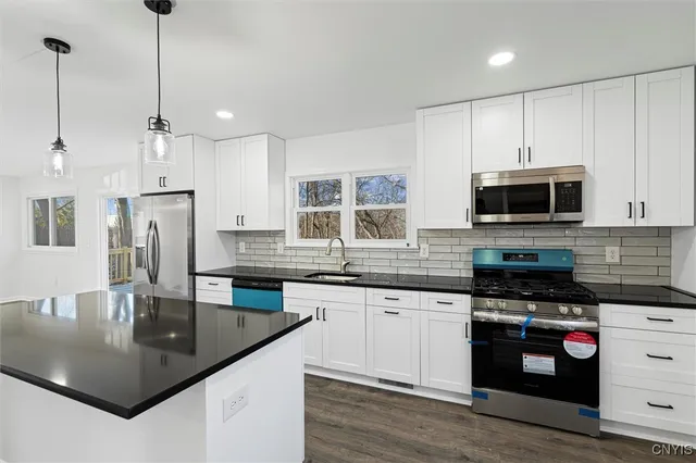 $2,000 | 53 Owasco Street, Auburn, NY 13021